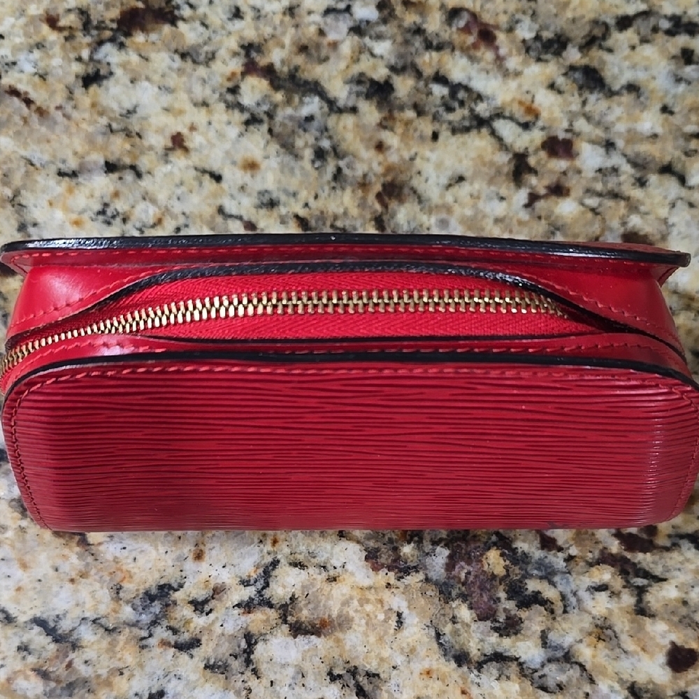 * Like New * Louis Vuitton Epi Dauphine PM Clutch - Picture 2 of 9